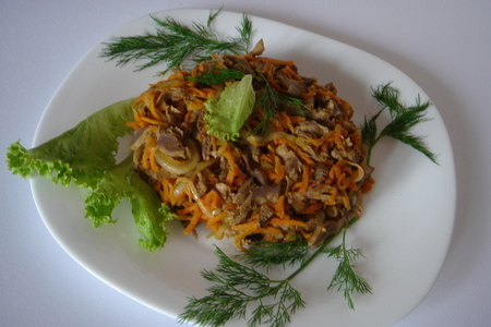 Фото к рецепту: Теплый  салат из куриных желудков