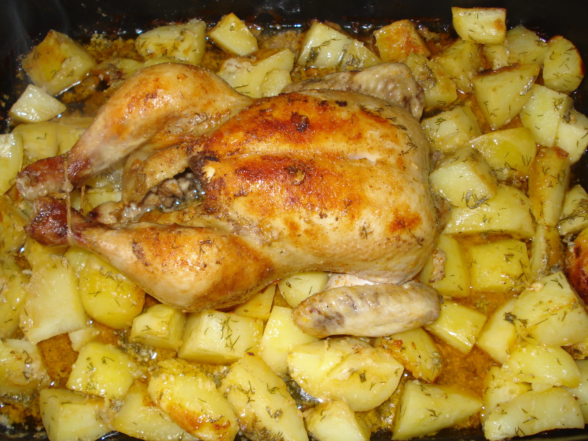 Копченая курица с картошкой в духовке