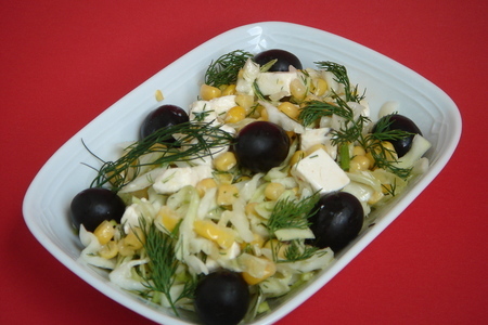 Фото к рецепту: Салат из капусты с сыром  фетакса