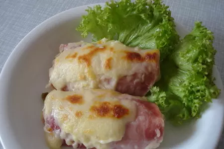Цикорный салат с ветчиной под сырной корочкой