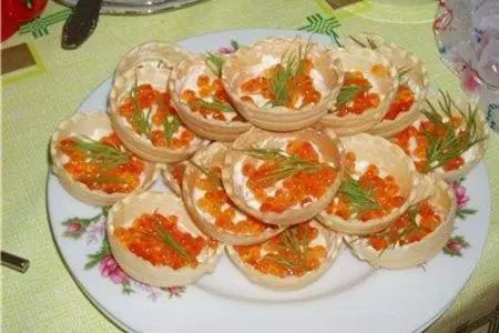Тарталетки с красной икрой