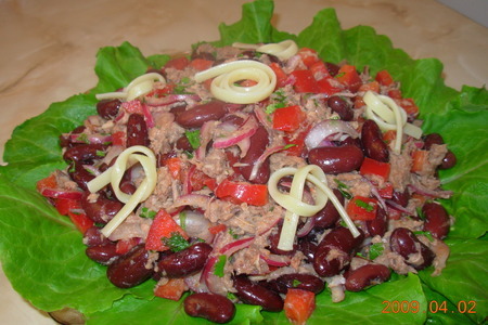 Фото к рецепту: Салат фасолевый с тунцом