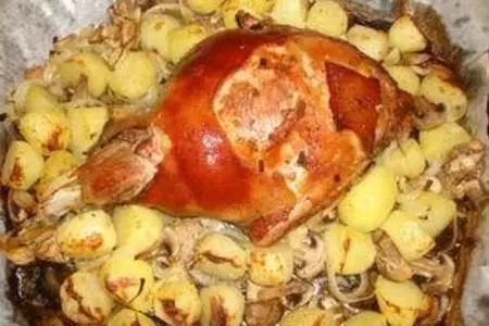 Задок запеченый с ананасом.