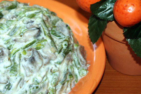 Салат с грибами и зеленой стручковой фасолью