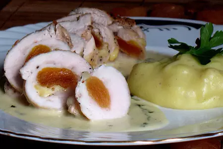 Куриные грудки,фаршированные сыром и абрикосами