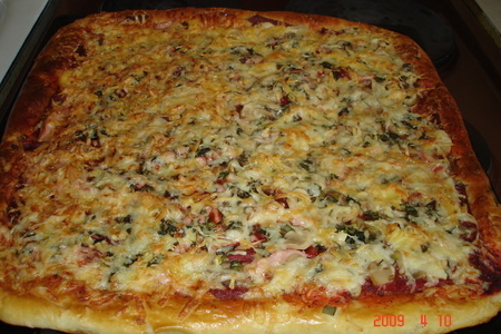 Фото к рецепту: Пирог на ужин а ля пицца