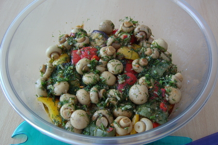 Фото к рецепту: Салат с запечеными баклажанами и паприкой