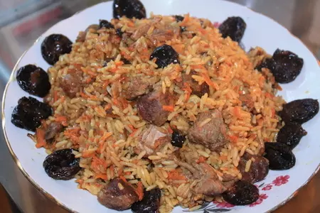 Плов с телятиной и черносливом