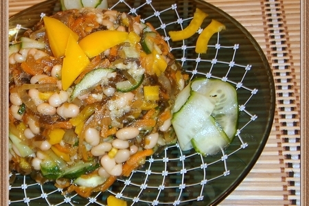 Салат из морской капусты с фасолью