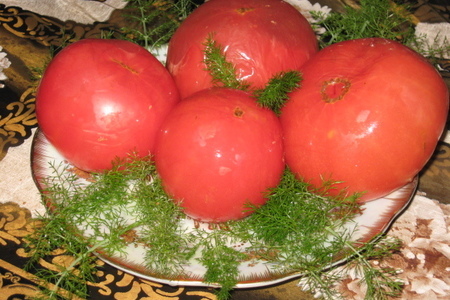 Фото к рецепту: Бочковые соленые помидорки в исполнении мужа