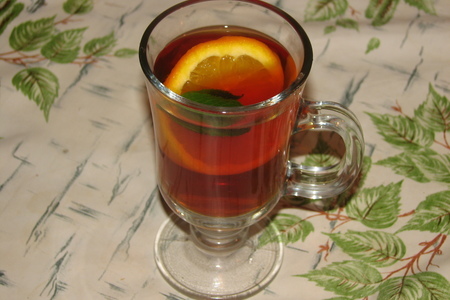 Фото к рецепту: Чай с апельсином и мятой