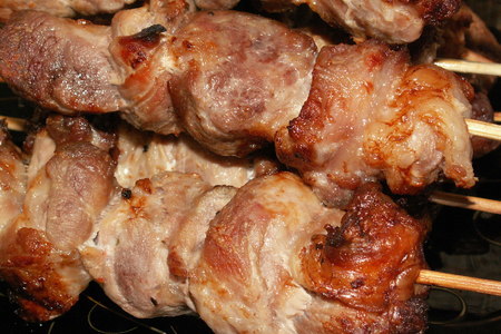 Свиной шашлык в маринаде из растительного масла.