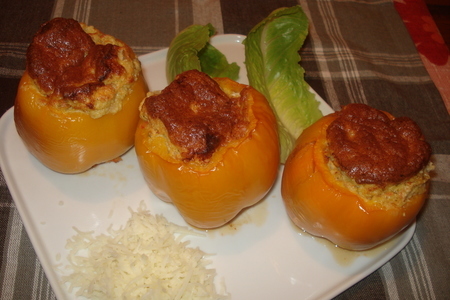 Фото к рецепту: Порционное суфле с помидорами.перцем и песто