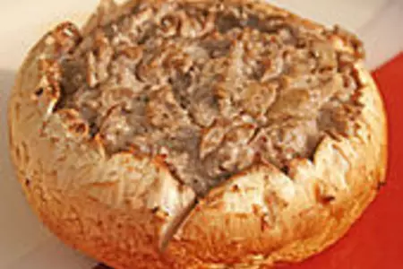 Фаршированные грибы на гриле.