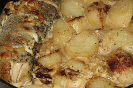 Щука под сметанным соусом с молодым картофелем