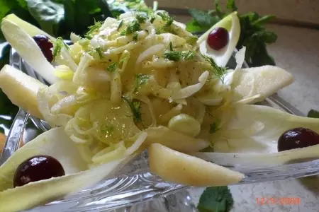 Салат из фенхеля,цикория и груши