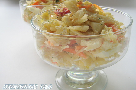 Капустный-вкустный салат с творогом и яйцом.