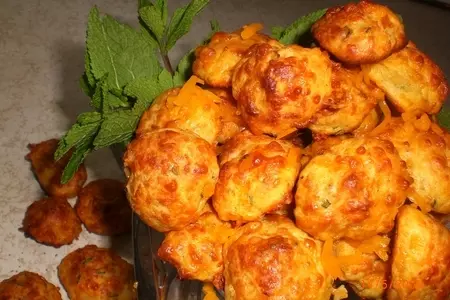 Сырные шарики с розмарином и горчицей