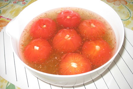 Фото к рецепту: Солёные помидорки быстро и вкусно