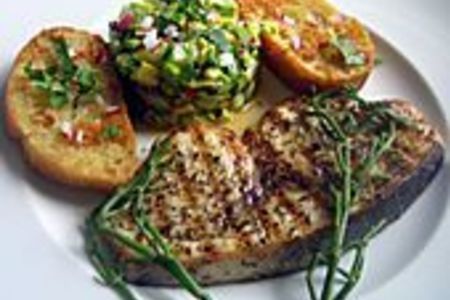 Фото к рецепту: Маринованная рыба-меч с овощами.