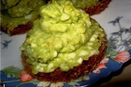 Фото к рецепту: Намазка из авокадо