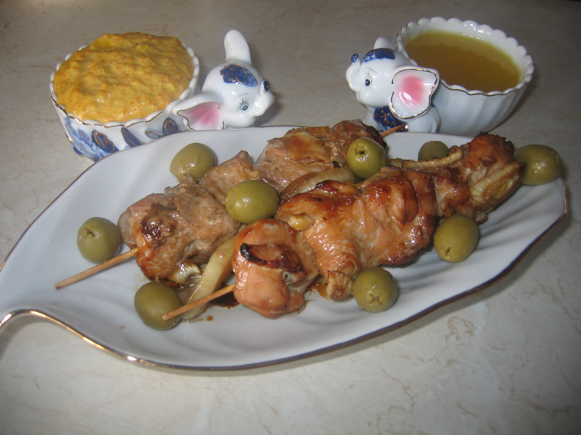 Шашлычки из индейки с беконом