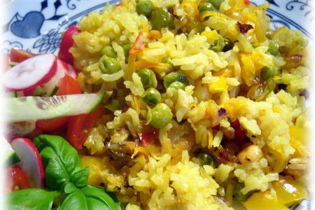 Фото к рецепту: Рис с овощами в горшочках