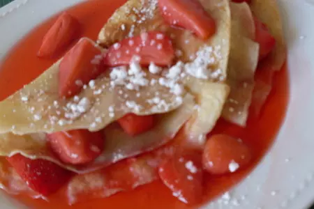 Crepes в клубничном соусе