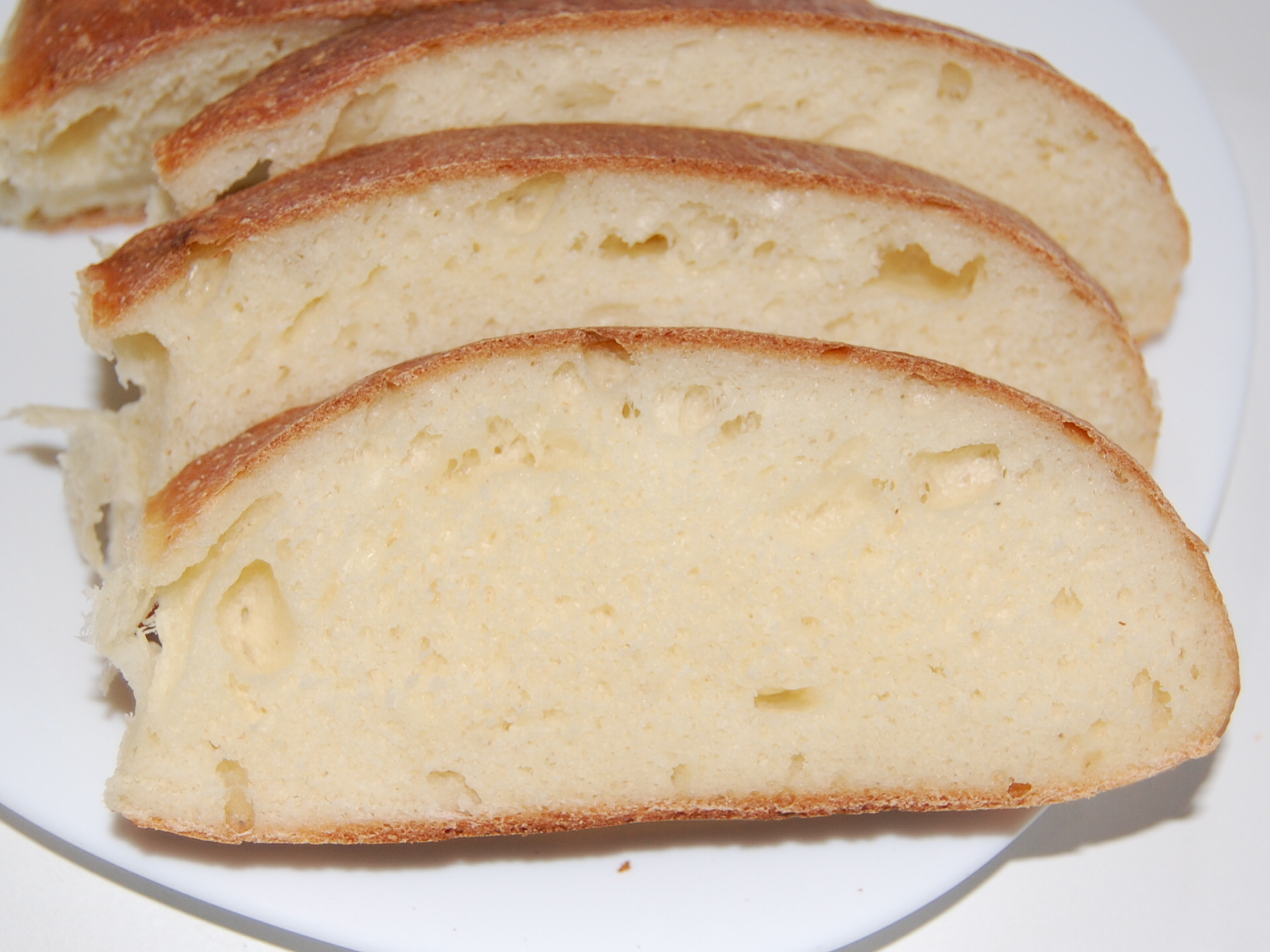Хлеб на сковороде с манкой. Манка с хлебом. Хлеб с манной. Хлеб из манки. Хлеб посыпанный манкой.