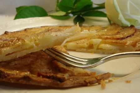 Фото к рецепту: Классический французский яблочный пирог.