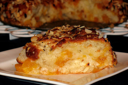 Фото к рецепту: Пирог из абрикосовых розеток