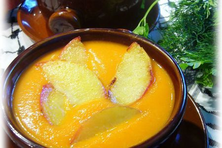 Фото к рецепту: Суп из паприки с персиками