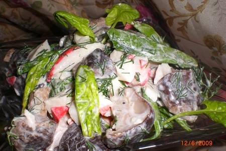 Салат из маринованных грибов и шпината