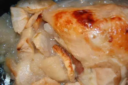 Курица в яблоках