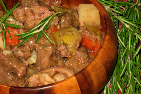 Фото к рецепту: Мясное рагу с овощами по-эльзасски.