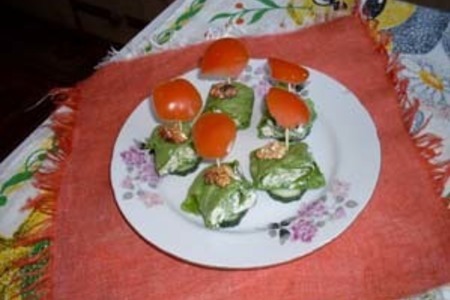 Фото к рецепту: Рулетики из салата