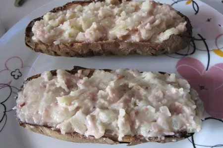 Печеная картошка с ветчиной, сыром и луком (очень просто и невероятно вкусно)