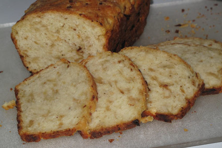 Луково-чесночно-сырный хлеб на пиве (быстро и просто в приготовлении)