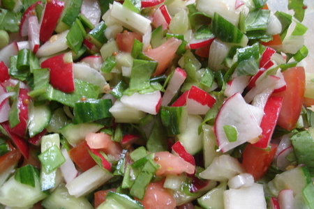Овощной салат с ревенем