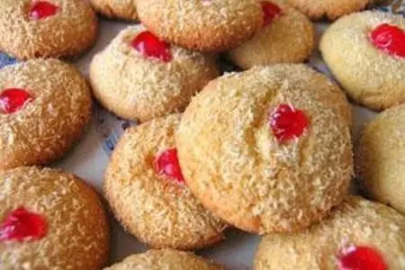 Печенье с глазированной вишней