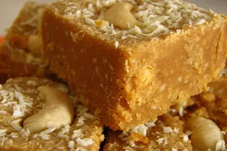 Бурфи из нутовой муки (сладость)