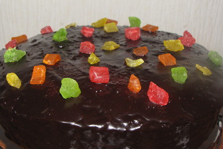 Фото к рецепту: Шоколадный тортик с клюковкой, приготовленный в свч.