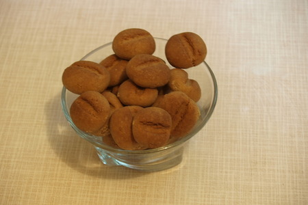Фото к рецепту: Печенье "кофейные зёрна"