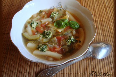 Овощной суп с белой фасолью,пастой и "песто"