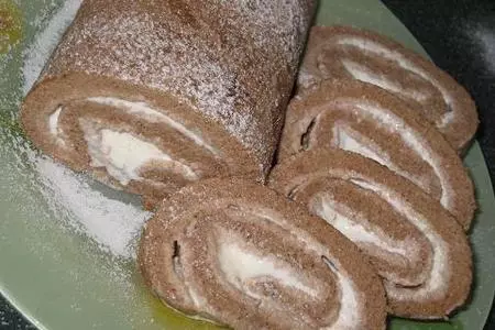 Шоколадный рулет  с мороженым
