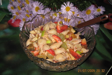 Фруктовый салат с макаронами