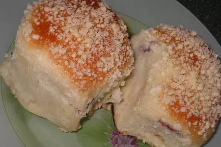 Булочки с наполнителем и посыпкой