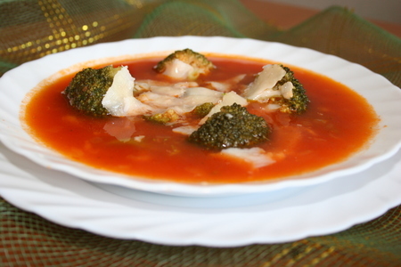 Томатный суп с фасолью и брокколи