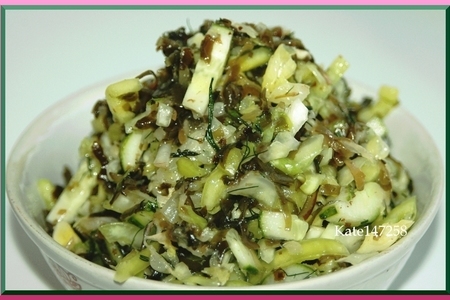 Салат овощной с морской капустой