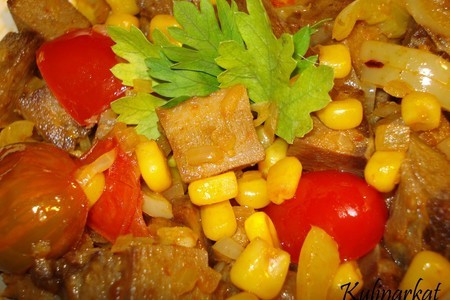 Фото к рецепту: Язык тушеный с овощами
